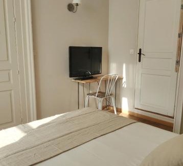 Meze House | Chambres d'hôtes - Bed and Breakfast Les Palmiers
