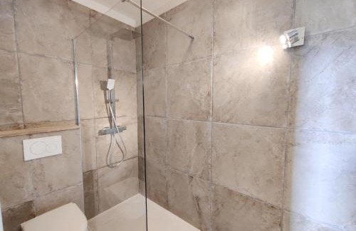 Meze House | Chambres d'hôtes - Bed and Breakfast Les Palmiers