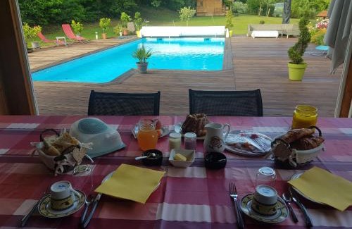 Anould Bed & Breakfast | Chambres de charme avec jacuzzi, hammam et piscine, au cœur de la nature près de Gérardmer - FR-1-589-489