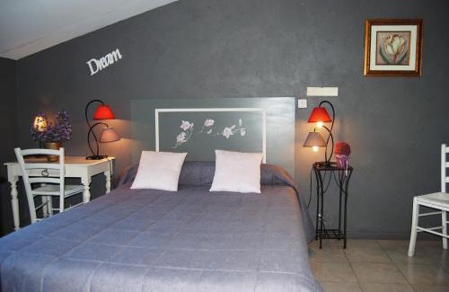 Vignonet Bed & Breakfast | Chambres et Gîte Peyroutas "Amélie" à Vignonet St Emilion