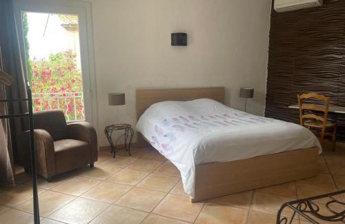 Fontvieille House | Chambres privées dans Maison en Provence