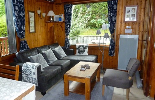 Les Houches Ski Chalet | Chamonix Valley chalet in quiet location with private sunny garden and views