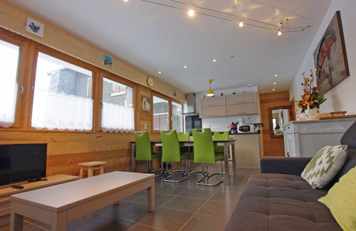 Champagny-en-Vanoise Apartment | Champagny-en-Vanoise: Modern 2-Bedroom Apartment for 6, Close to Village Center and Ski Lift