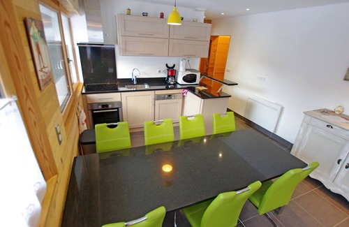 Champagny-en-Vanoise Apartment | Champagny-en-Vanoise: Modern 2-Bedroom Apartment for 6, Close to Village Center and Ski Lift