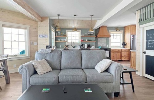 Hampton House | Champaine Beach House - North Beach views in Hampton