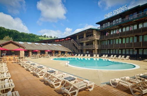 Seven Springs Apartment | Champion Hotel | Slopeside Stay + Pool & Spa