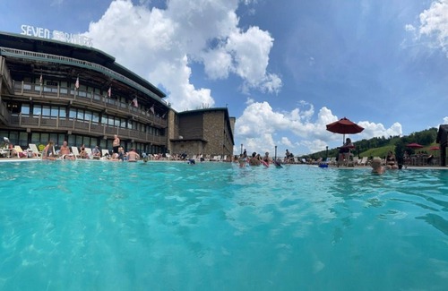 Seven Springs Apartment | Champion Hotel | Slopeside Stay + Pool & Spa