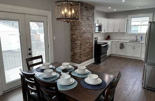 Hamilton House | Champion's Retreat - Quiet but convenient house in Hamilton