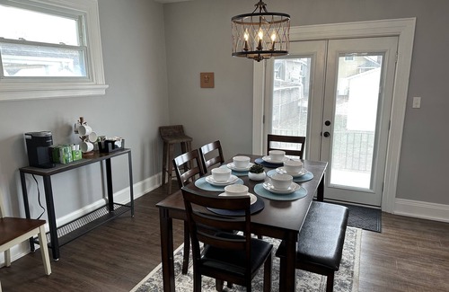 Hamilton House | Champion's Retreat - Quiet but convenient house in Hamilton