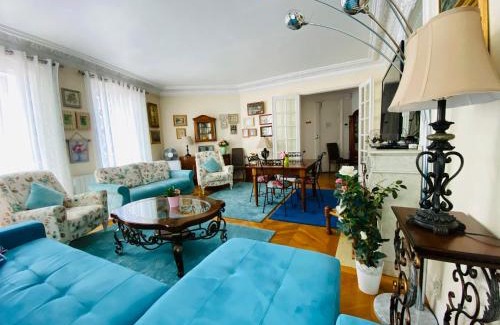 Chaillot Apartment | Champs Elysées