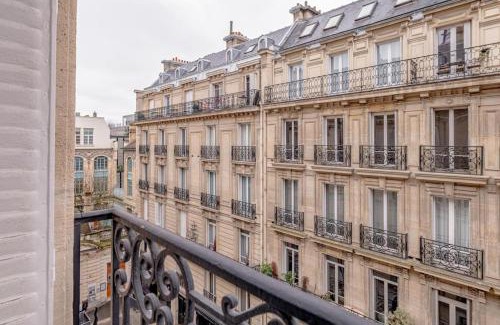 Champs-Elysees Apartment | Champs Elysées Stylish Flat 2BR 6PPL
