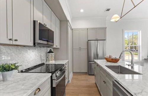 Pass Christian Apartment | Chandeleur Town Home