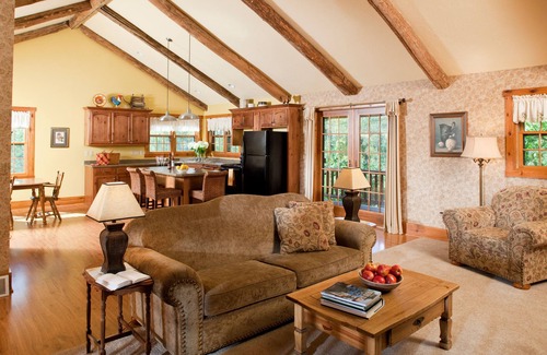 Sturgeon Bay Bed & Breakfast | Chanticleer Cabins