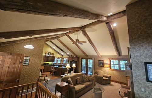 Sturgeon Bay Cabin | Chanticleer Cabins -Oak Cabin