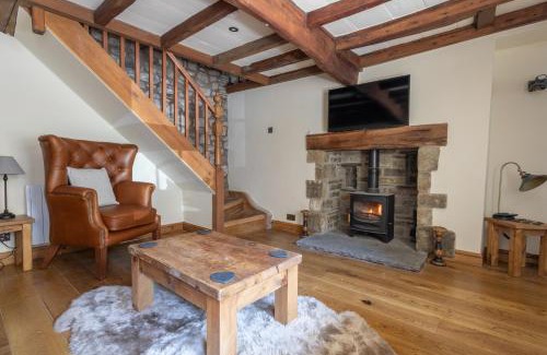 Hawes House | Chapel Cottage with Log Burner (Dog Friendly)