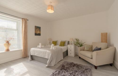 Nelson House | Chapel House, M65, Hospital, Good Parking
