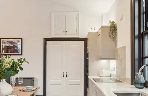 Henley Apartment | Chapel Loft - Brand New With Parking