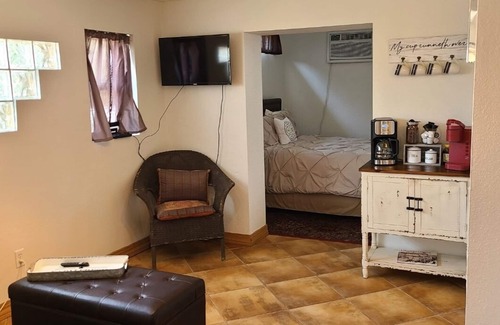 Los Ranchos de Albuquerque House | Charming three room casita in the heart of Los Ranchos de ABQ - Pets Welcome