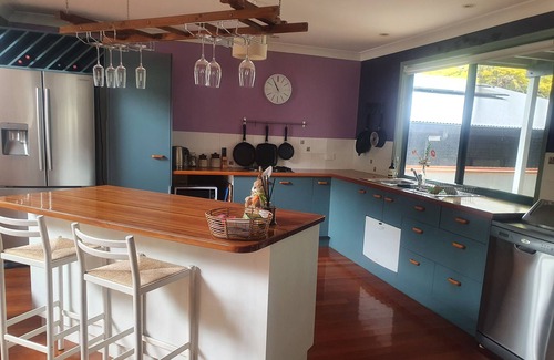 Somerset Dam House | Character filled lake house filled with charm! Perfect for a getaway to unwind..