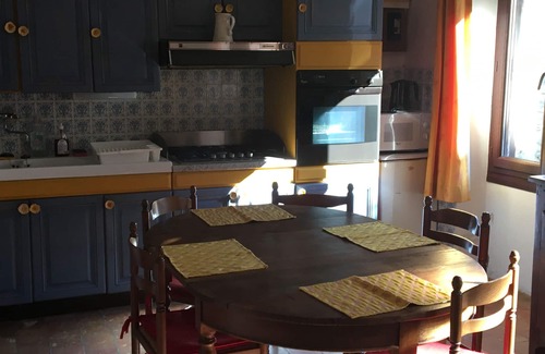 Allegre Les Fumades House | Character house for 2 to 7 people in a picturesque Gard village