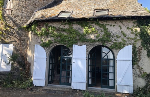 Saint-Coulomb House | Character house with large garden facing the entrance of a beautiful beach