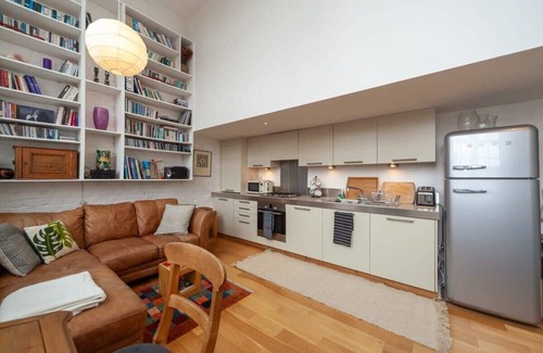 Woolwich Apartment | Characterful 1 Bed Apartment in Old Schoolhouse
