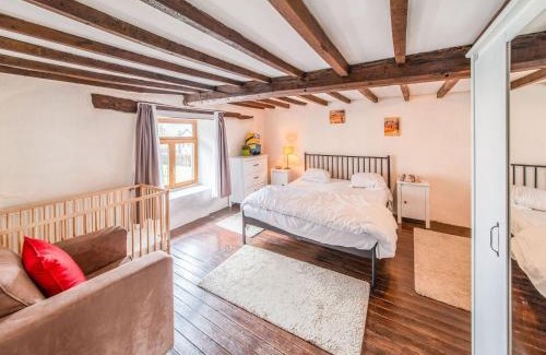 Cherain House | Characteristic holiday home in Cherain with balcony