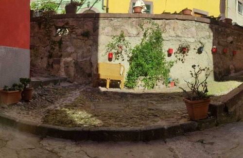 Bosa Historic Centre House | Characteristic little house in the historic center at the foot of the Malaspina castle