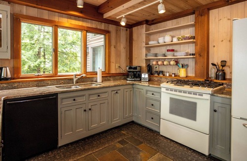 Canandaigua House | Chardonnay Chalet: Dreamy Adirondack Style Chalet in Wine Country!
