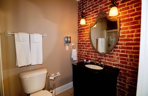 Hermann Bed & Breakfast | Chardonnay Room - Old Vine Bed & Breakfast