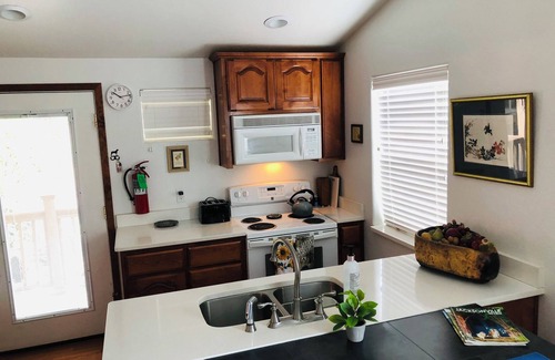 Jacksonville House | Charleen's Cottage~Couple Perfect!Great Location! A Gem!