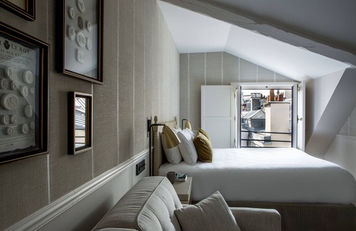 Arsenal Hotel | Charles V