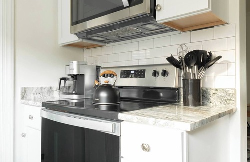 North Charleston House | Charleston Charm - Spacious 3BR + Bikes/Scooters!