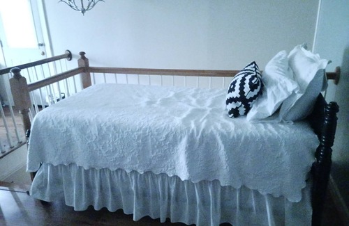Charleston Other | Charleston Manor -Large farmhouse sleeps 8 and pet friendly.