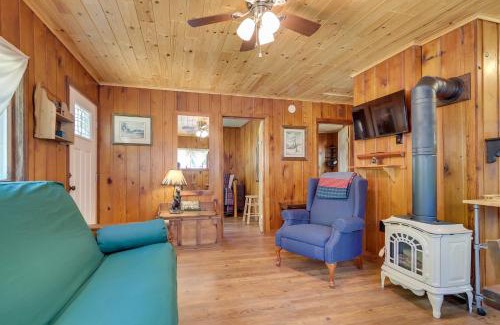 Charlevoix House | Charlevoix Cabin with Patio and Grill - Steps to Lake!