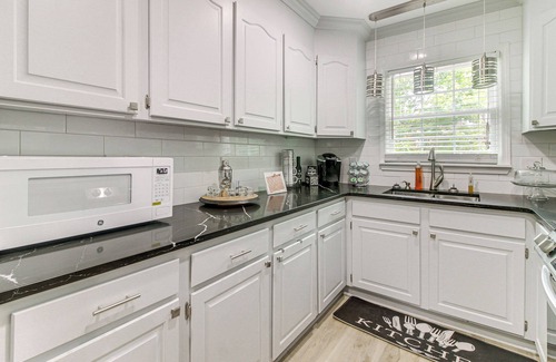 Wesley Heights House | Charlotte Home w/Yard - Near Spectrum Center!