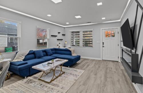 Charlotte House | Charlotte Retreat: Luxury 4BR Heaven