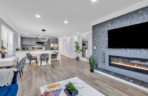 Villa Heights Apartment | Charlotte Spacious Home
