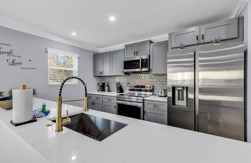 Villa Heights Apartment | Charlotte Spacious Home