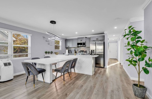 Villa Heights Apartment | Charlotte Spacious Home