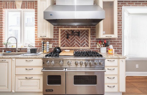 Lake Geneva House | Charm& Chic in DT Lake Geneva Flexible Home Rental