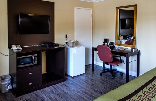Burney Hotel | Charm Motel & Suites