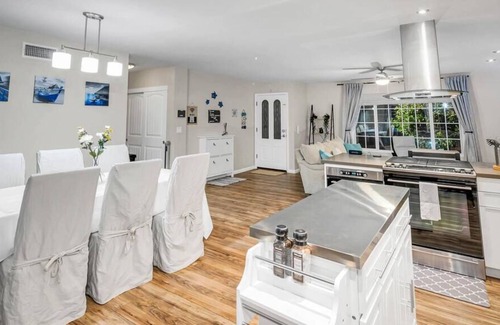 Mira Mesa House | Charm of Mira Mesa! Pool & private access to park!