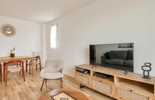 Epinay-sur-Seine Apartment | Charmant 2 chambres - Paris Stade de France avec Parking privatif