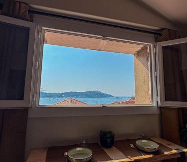 Villefranche-sur-Mer Apartment | Charmant 2 pièces rénové avec vue mer