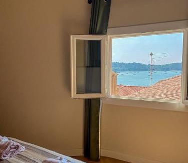 Villefranche-sur-Mer Apartment | Charmant 2 pièces rénové avec vue mer