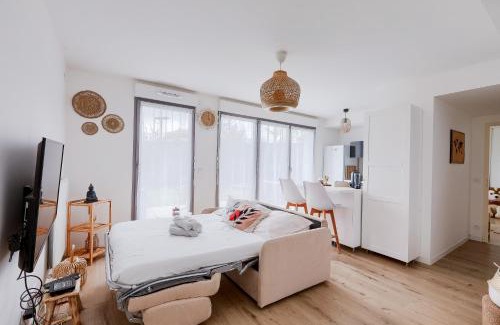 Epinay-sur-Seine Apartment | Charmant 2 pièces avec Terrasse Proche Transport