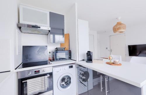 Epinay-sur-Seine Apartment | Charmant 2 pièces avec Terrasse Proche Transport