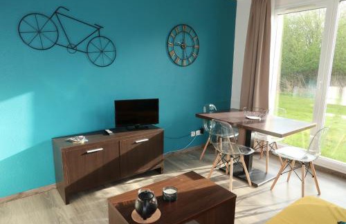 Equemauville Apartment | Charmant 2 pièces proche d Honfleur, piscine en saison, parking gratuit, Wifi