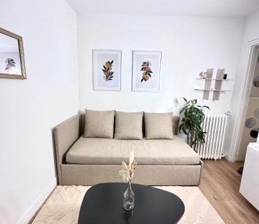 Asnieres-sur-Seine Apartment | Charmant appartement proche Paris Champs Élysées - Wifi